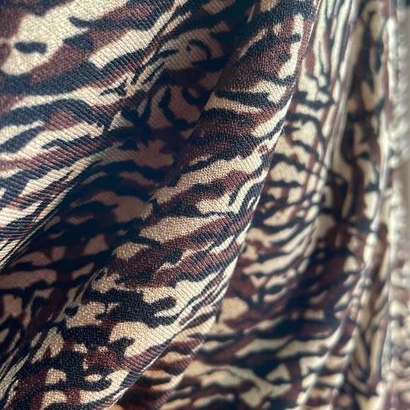 Plus size top by Carolyn Taylor polyester/spandex blend. - Picture 3 of 6